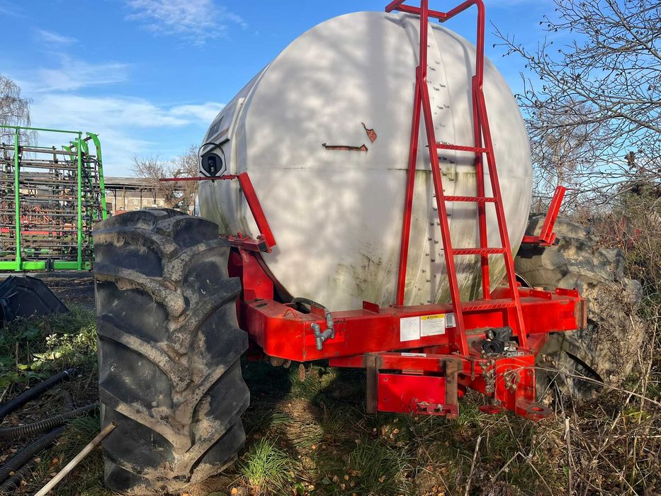 Бак для внесення рідких добрив "Bourgault"