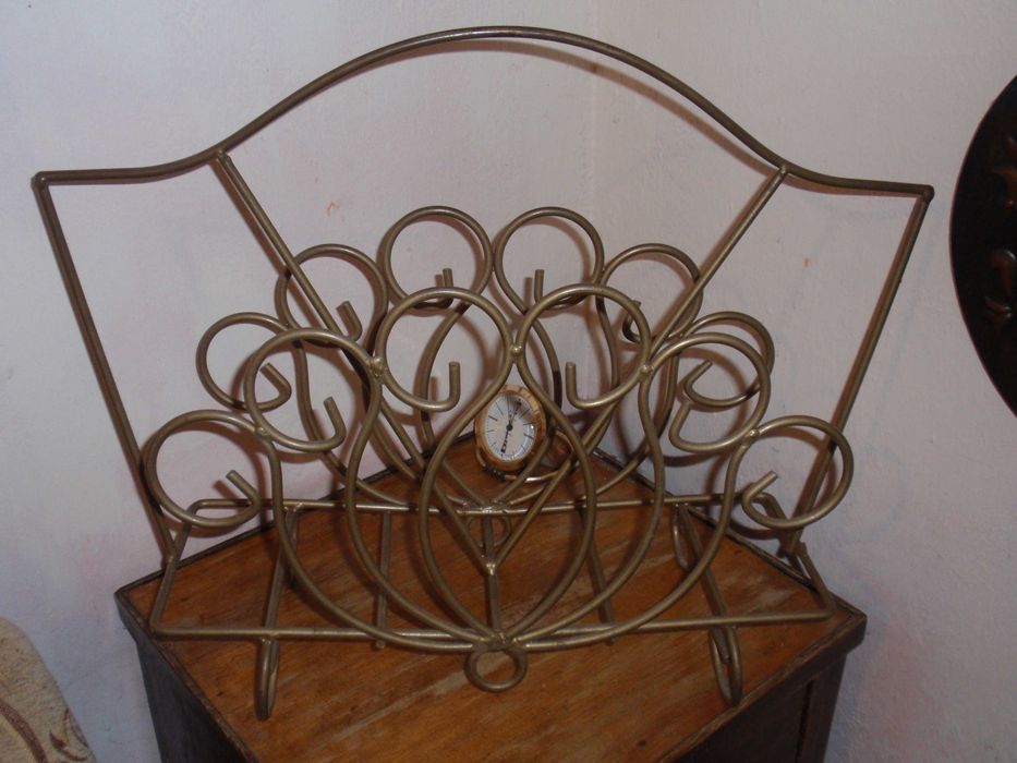 kuty stojak na gazety, płyty winylowe