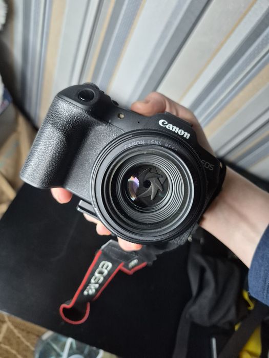 Фотоаппарат canon r8