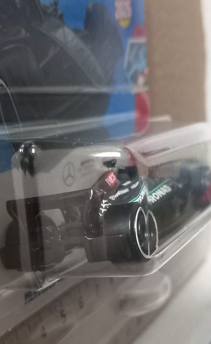Mercedes-amg petronas formula one team hot wheels