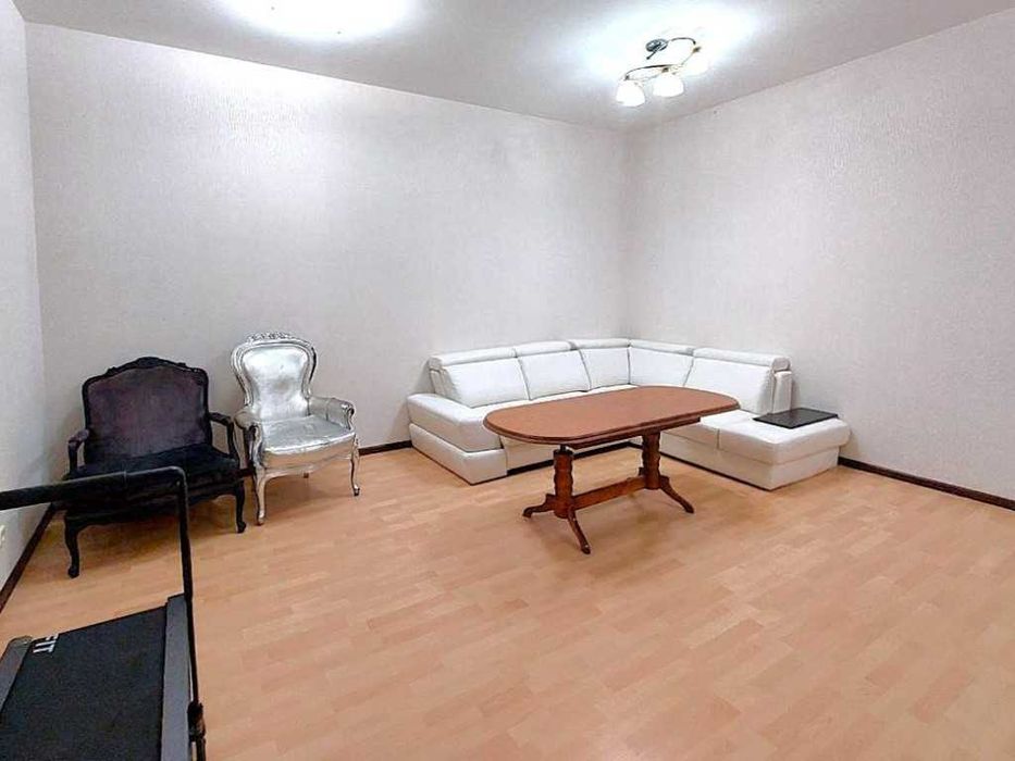 Екатерининская пл.: сдам просторную 2к квартиру в историческом центре!