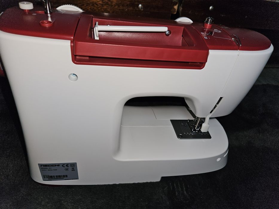 Новенька швейна машина Necchi F21