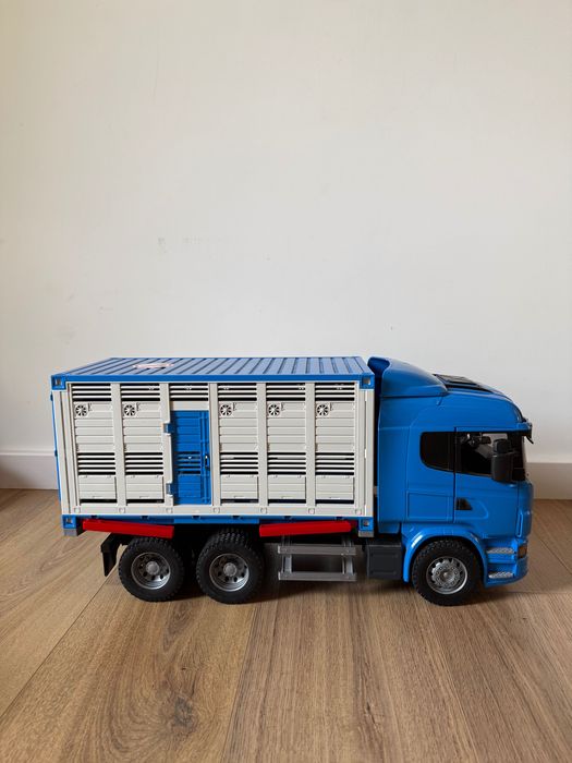 Samochód Bruder Scania, kontener z figurką ktowy