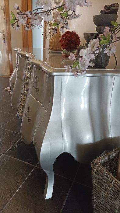 Cómoda modelo Luís XV