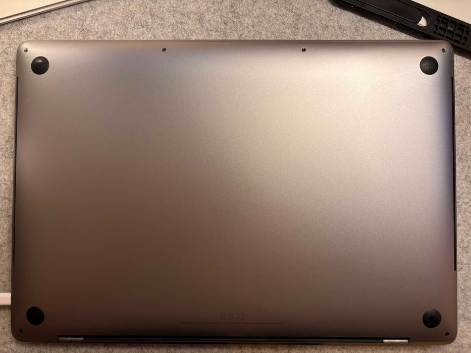 MacBook Pro 16” (2019) | Intel Core i7 6-Core | 32GB RAM | 500GB SSD | Inclui Magic Mouse