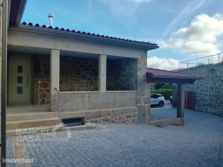 Exclusividade e Charme em Pedra: Moradia Individual T3 em Carapeços...