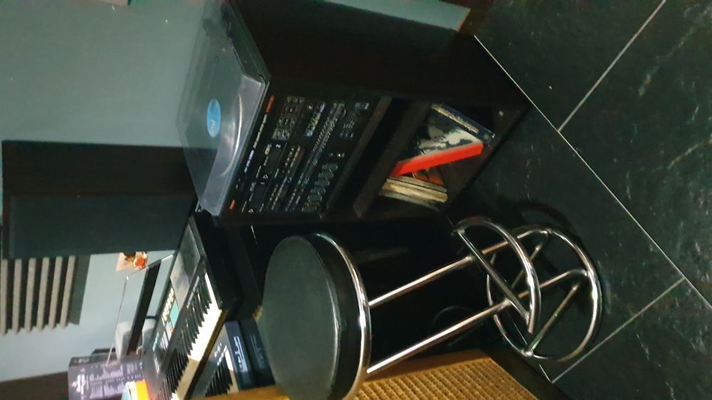 Rádio GOODMAN STRATFORD com Gira discos e móvel