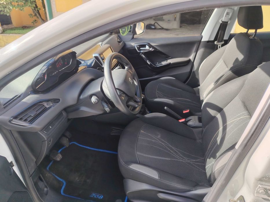 Peugeot 208 1.4 HDi com Carplay android auto e Câmara Traseira