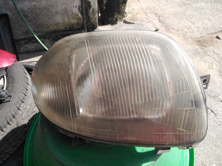 Farol Direito Renault Clio II Fase I 1.9D
