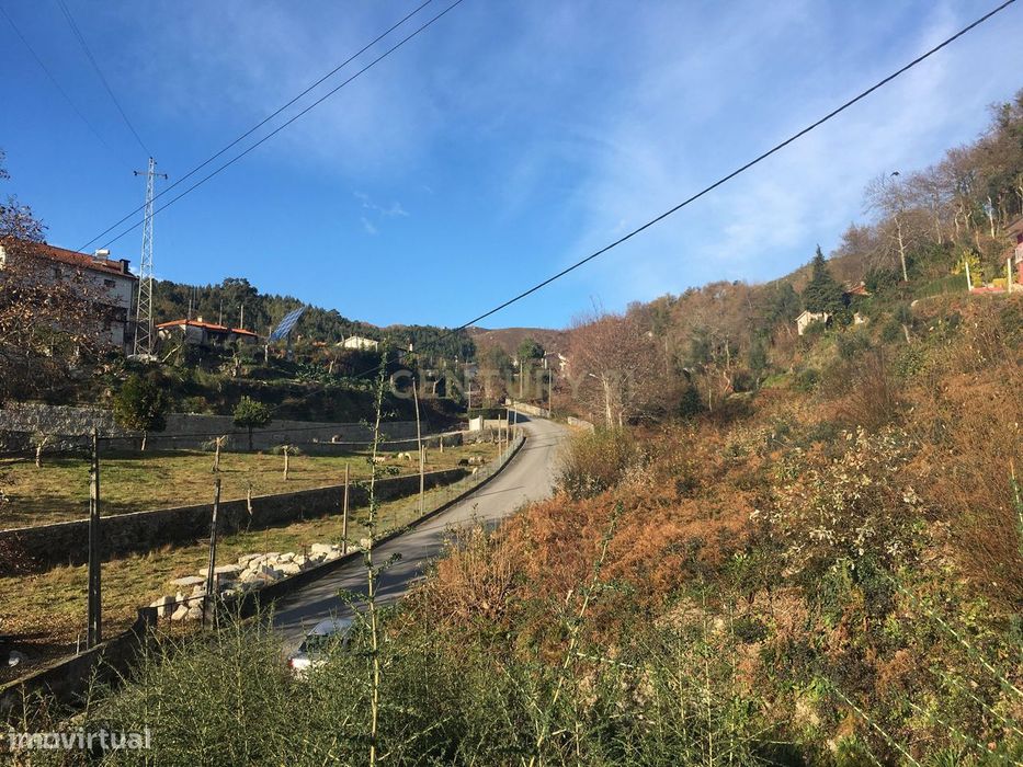 Terreno com 980m2 para construção — Vieira do Minho, Braga