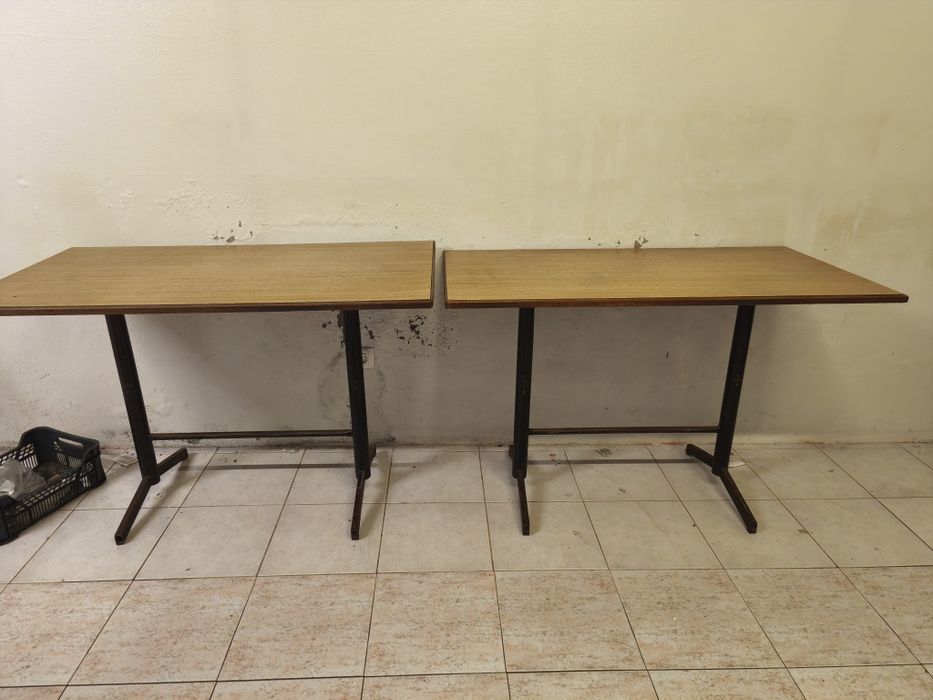 2 mesas/ mesa de apoio/secretarias/móvel de apoio