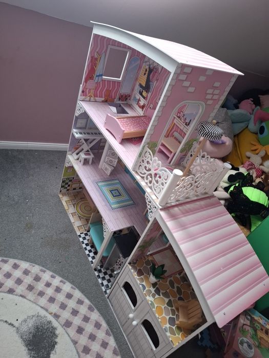 Duży drewniany domek dla lalek Barbi Ksenia