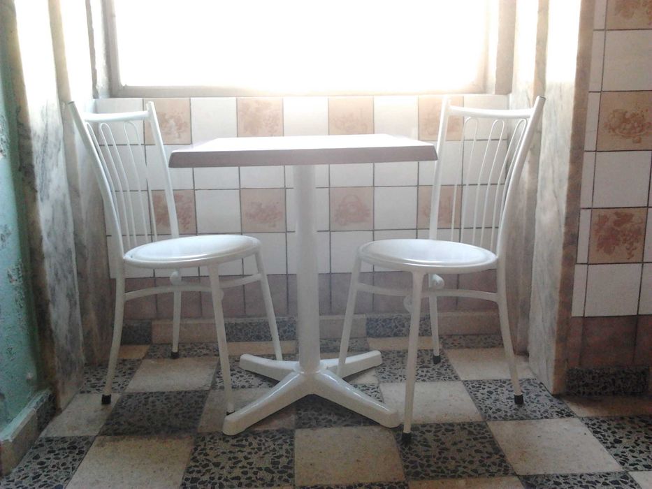 Mesas e Cadeiras