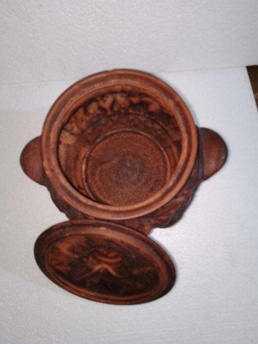 Глиняный горшок.