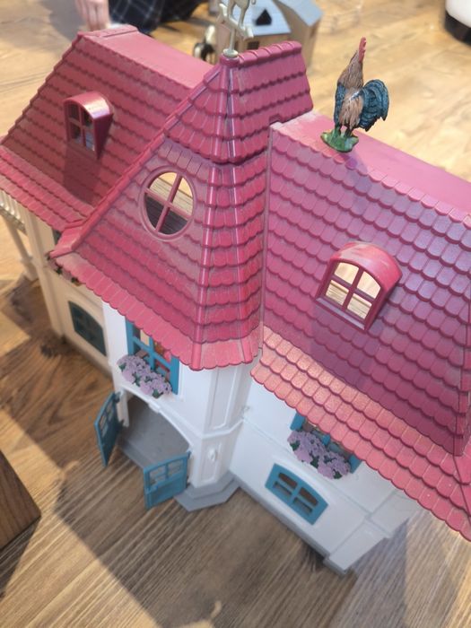 Sprzedam domek że stajnią Schleich