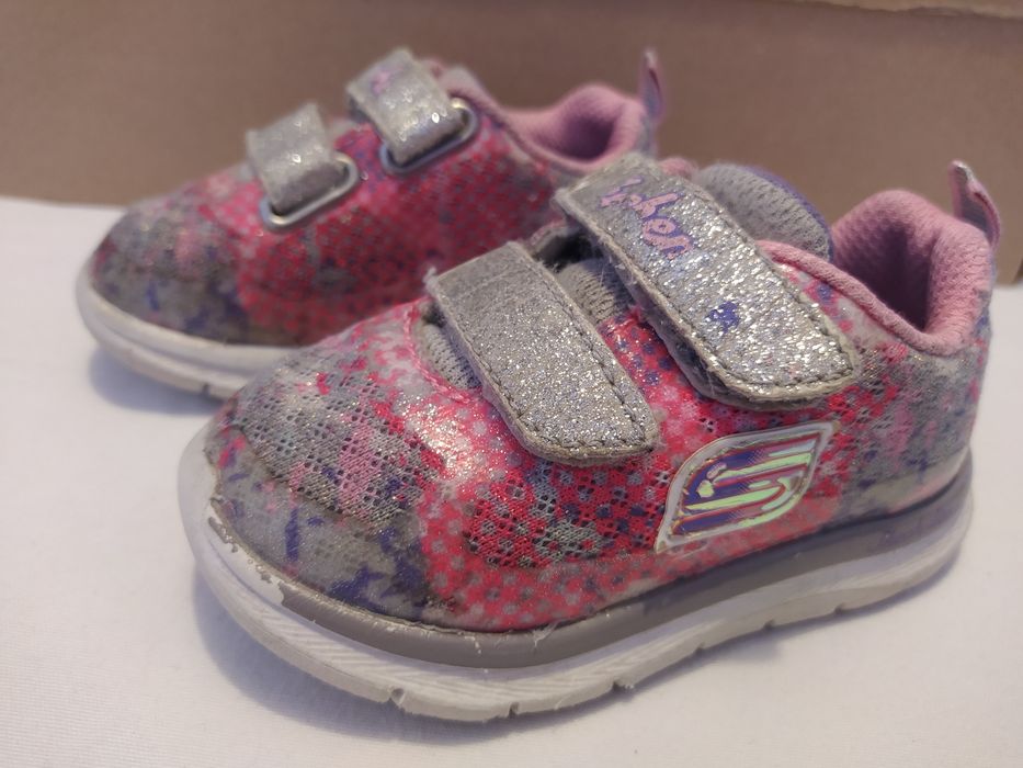 Sapatilhas SKECHERS. Tam. 21