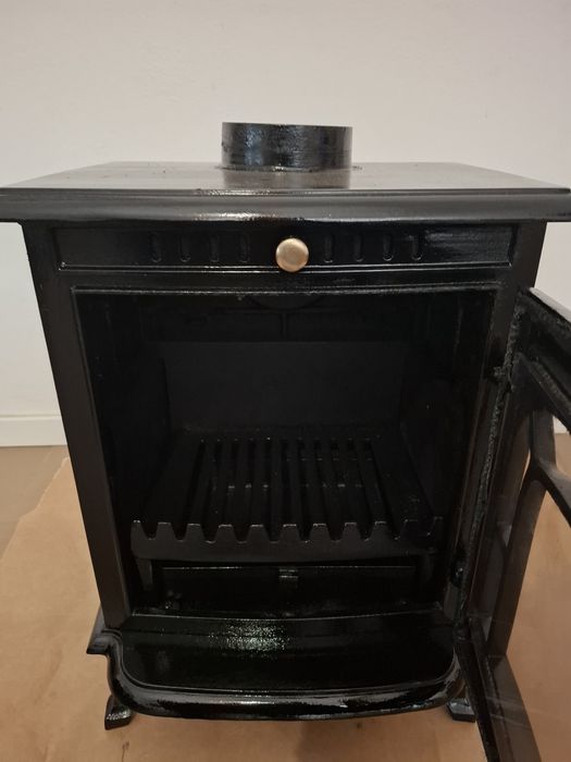 Salamandra a Lenha de Ferro Fundido em Excelente Estado