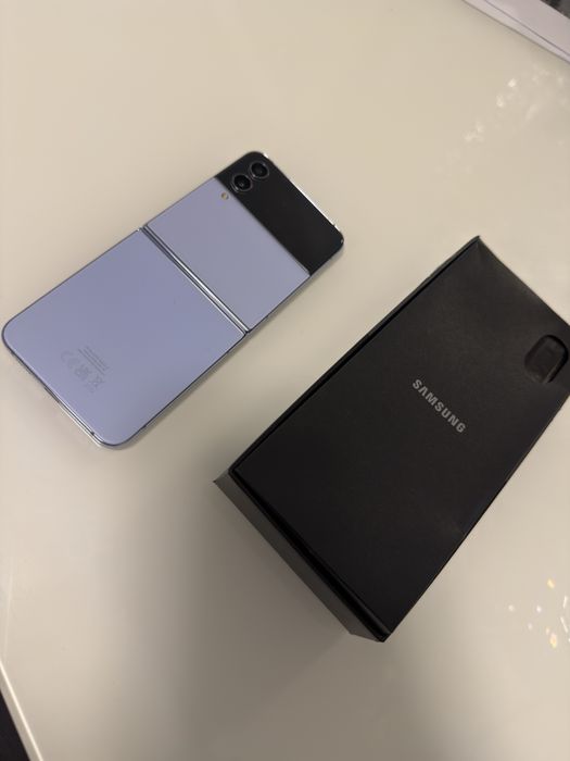 Samsung Galaxy Z Flip4