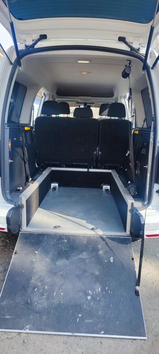 Перевозка маломобильных людей на инвалидных креслах