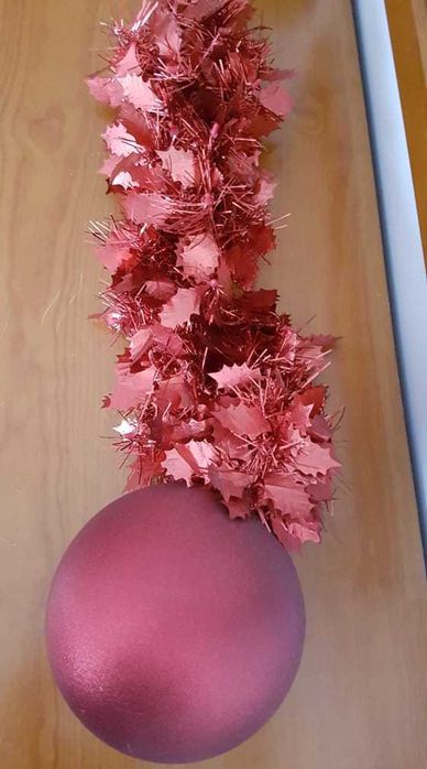 Bola e várias decorações  de Natal