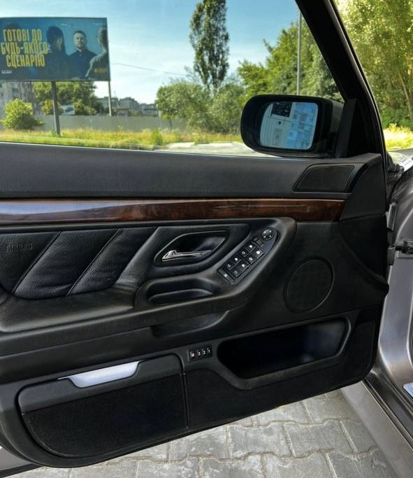 BMW E38 1999 2.8