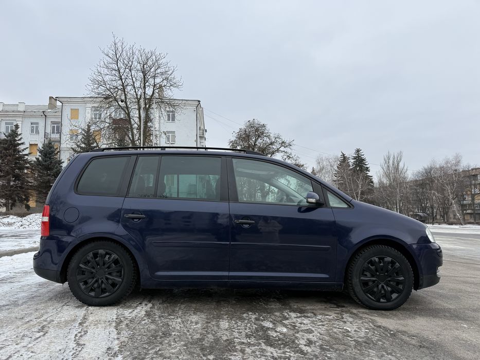 Volkswagen Touran 2,0тди 6 мкпп 7 мест