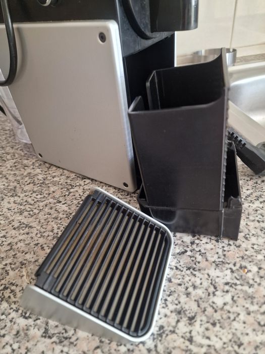 2 Máquinas de  café Nespresso para peças