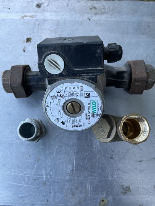 Насос циркуляційний Wilo з обвязкою 1ʼʼ