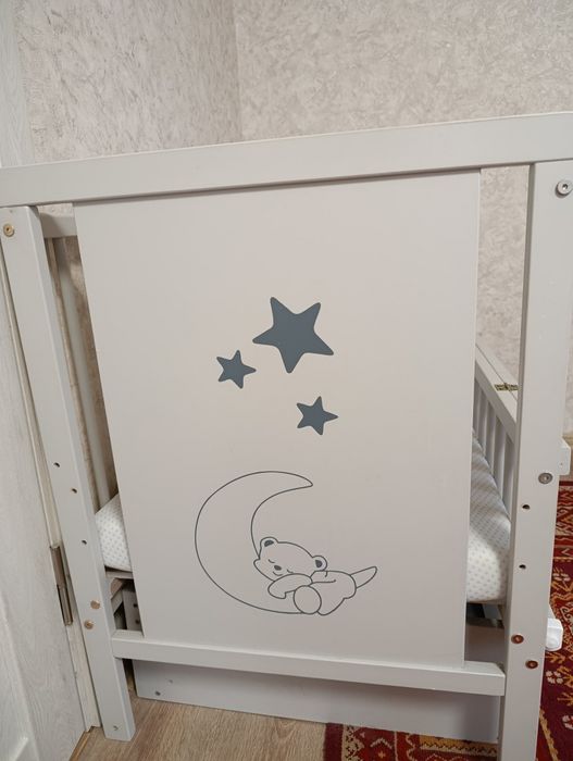 Дитяче ліжечко з маятником.Стан нового