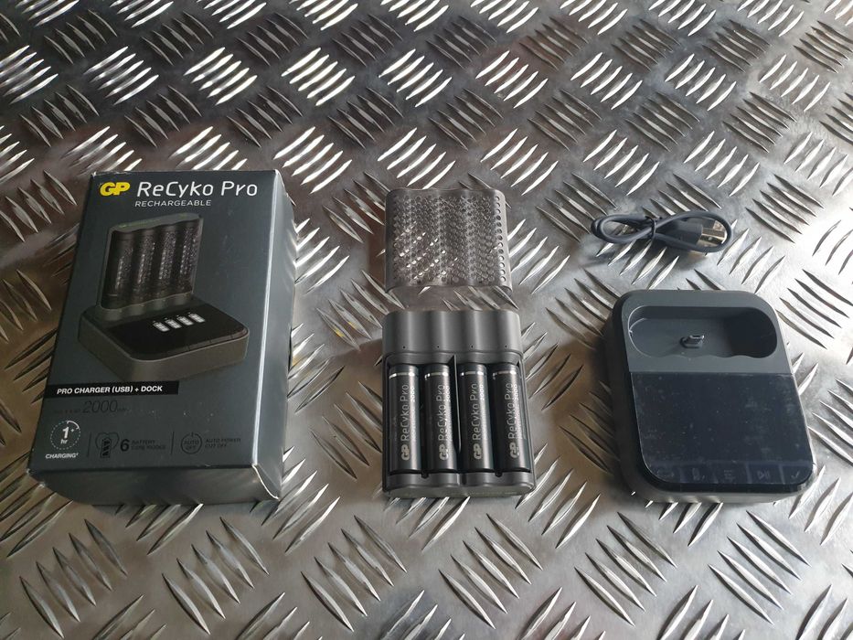 Зарядний пристрій GP ReCyko Pro P461 + D461 з 4 AA акумуляторами
