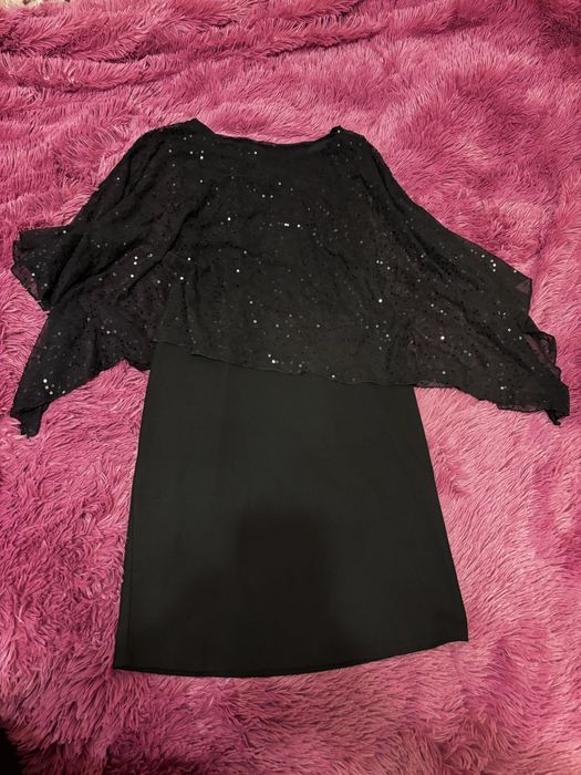 Жіноча сукня з паєтками