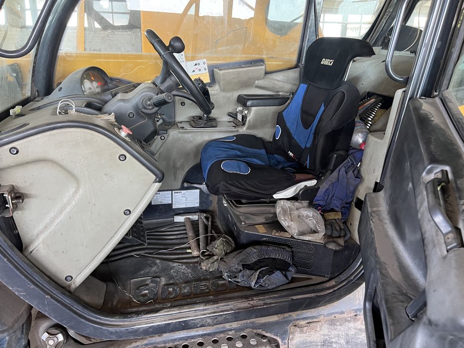 Телескопічний навантажувач Дієчі АгріСтар 38.10