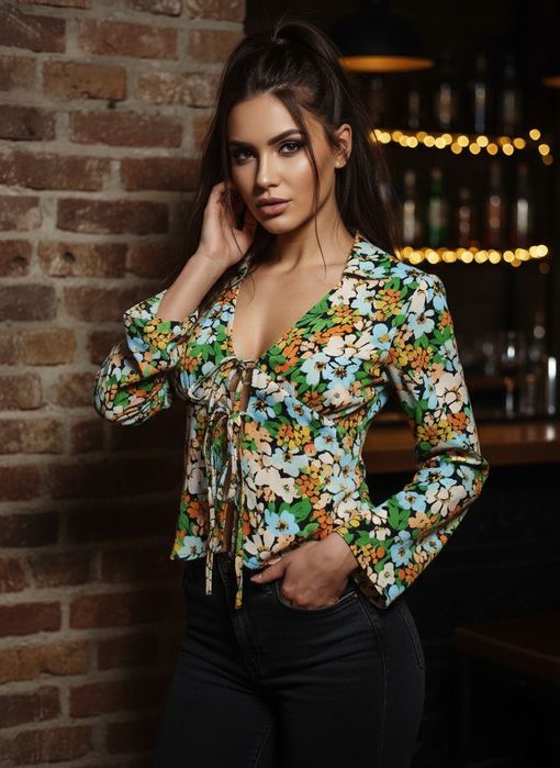 Яркая новая цветочная Блуза Wednesday's Girl с завязками (Размер S)