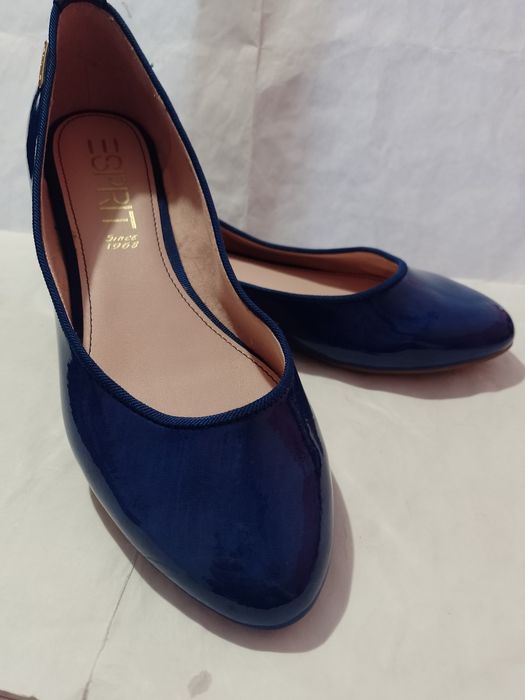 Туфлі жіночі  сині лакові нові  39 р,коричневі 41 розмір на низькому х
