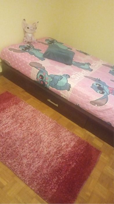 Cama sem cabeceira com gaveta de arrumação , colchao e estrado