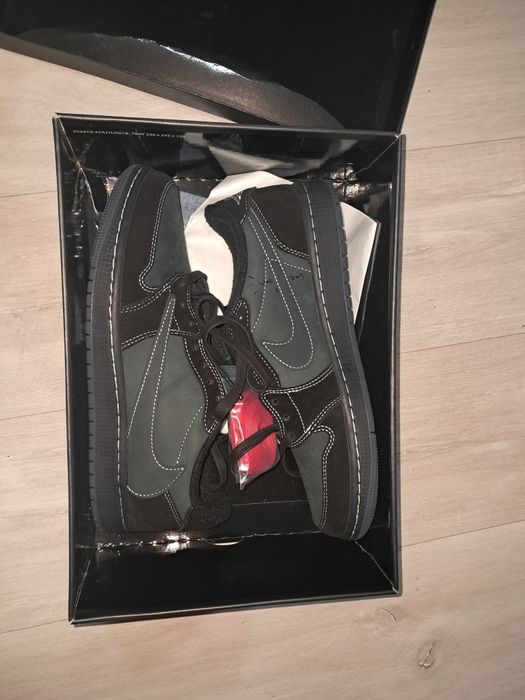 Jordan 1 low travis scott