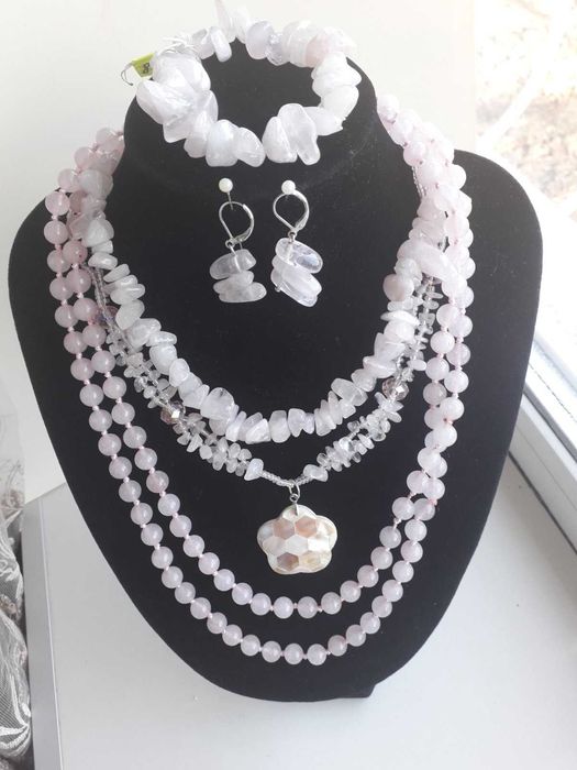 Бусы, серьги, кулоны с натуральными камнями