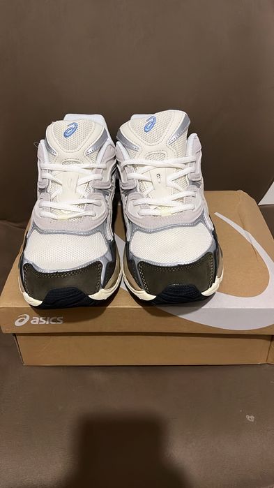 ASICS.