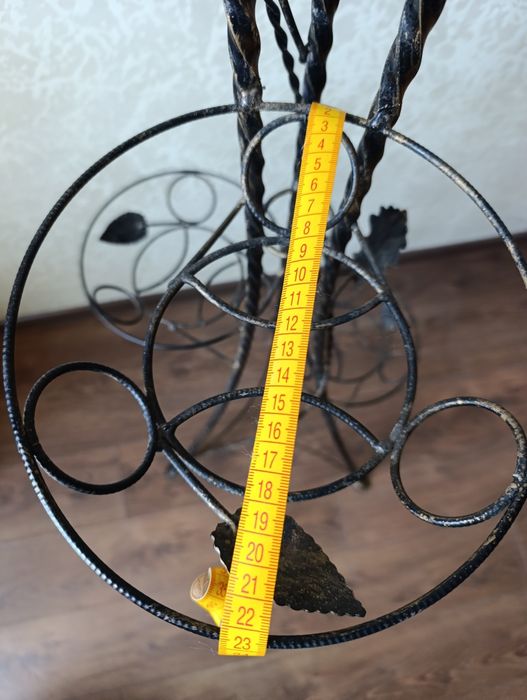 Кована, металева підставка для квітів ( 5 вазонів).