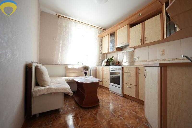 Продам 2к квартира з ремонтом в цегляному спецпроєкті на вул.Глушко / Корольова