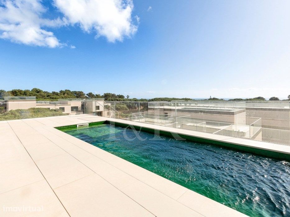 Apartamento T4 duplex com piscina na Quinta da Marinha