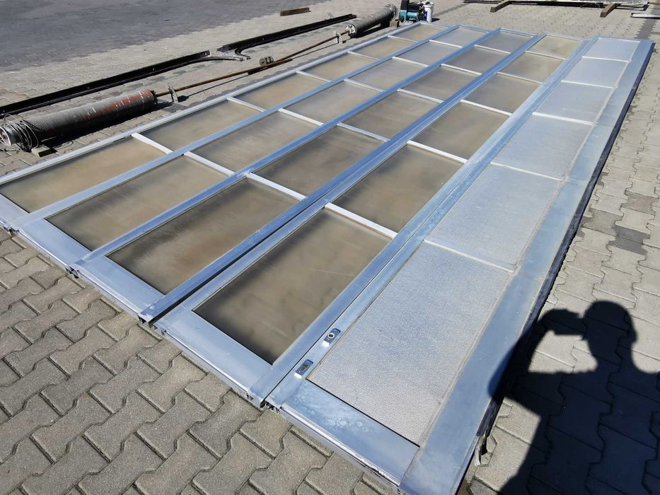 Brama segmentowa, garażowa przeszklona, izolowana