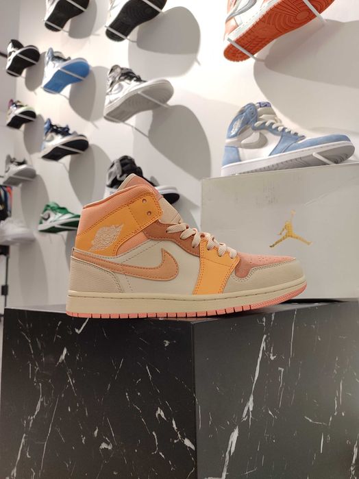 Кросівки Air Jordan 1 Mid 'Apricot'