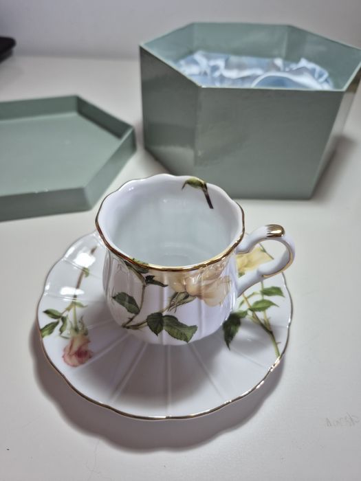 Porcelaine LG, chávena e pires