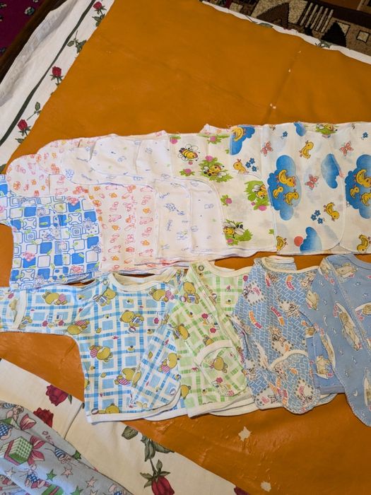 Повзунки, сорочки, розпашонки, шапочки для новонароджених у пологовий