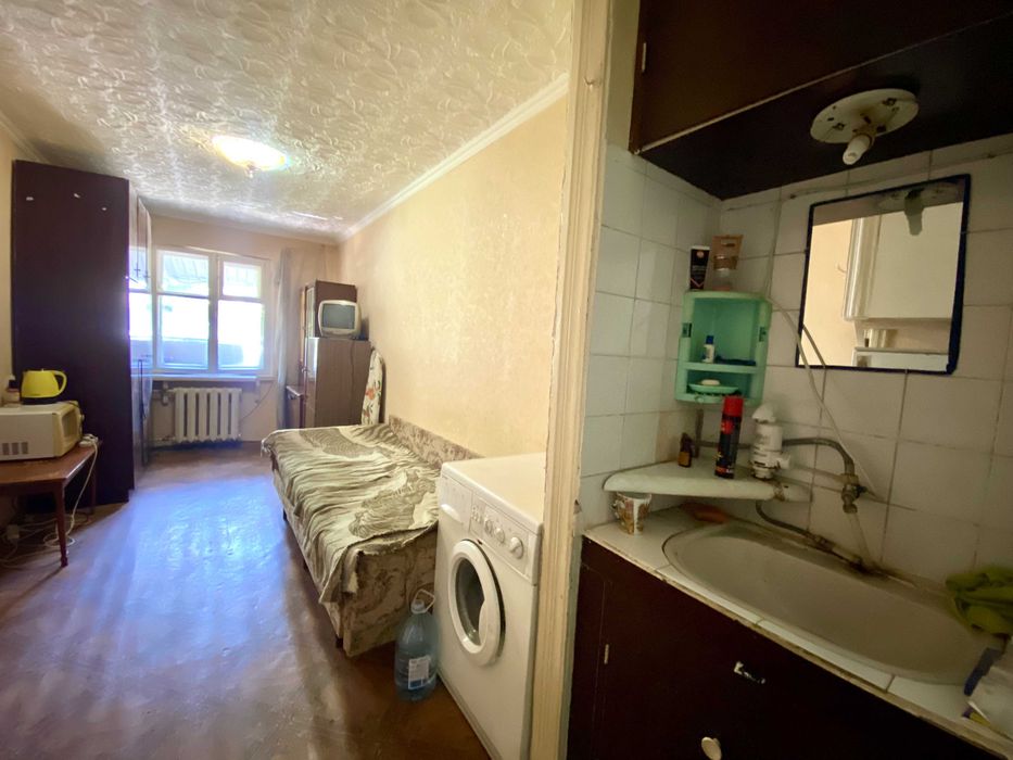 Продається кімната в комунальній квартирі в центрі міста, Семінарська