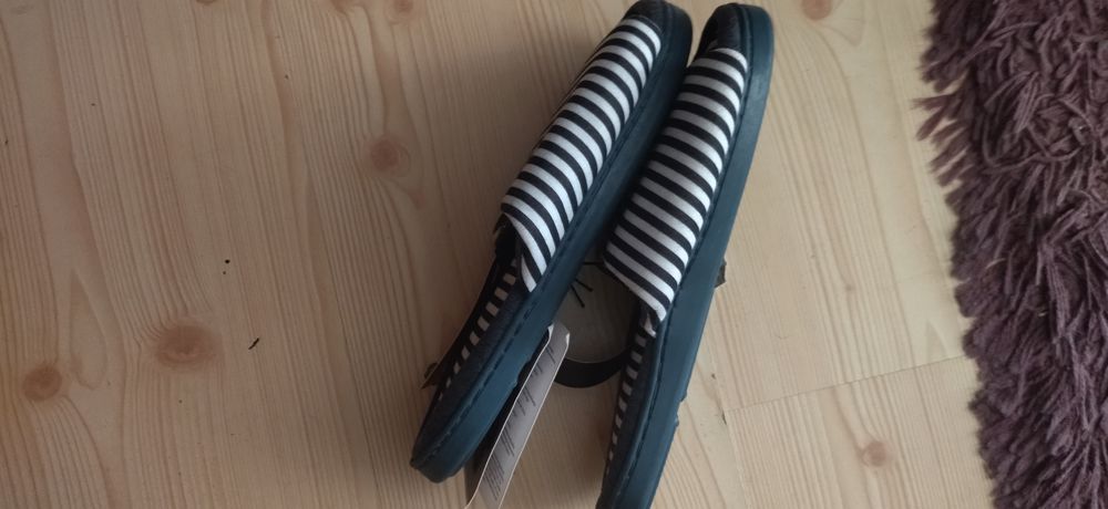 Klapki /kapcie w paski