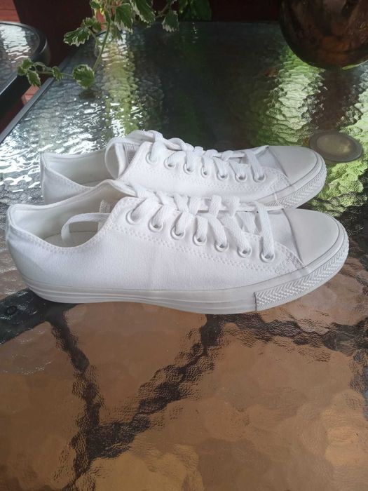 Sprzedam nowe buty Conversy bez metki papierowej rozmiar 42