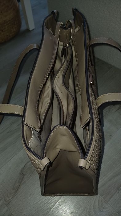 Mala GUESS Silvana entrançada 
Shopper Silvana entrançada
Shopper Silv