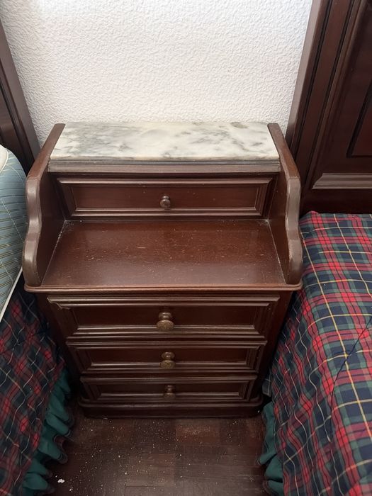 Mesa de cabeceira madeira macica